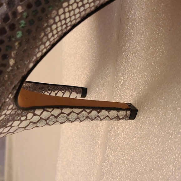 White House Black Market Rece Silver Metallic - Picture 5 of 10